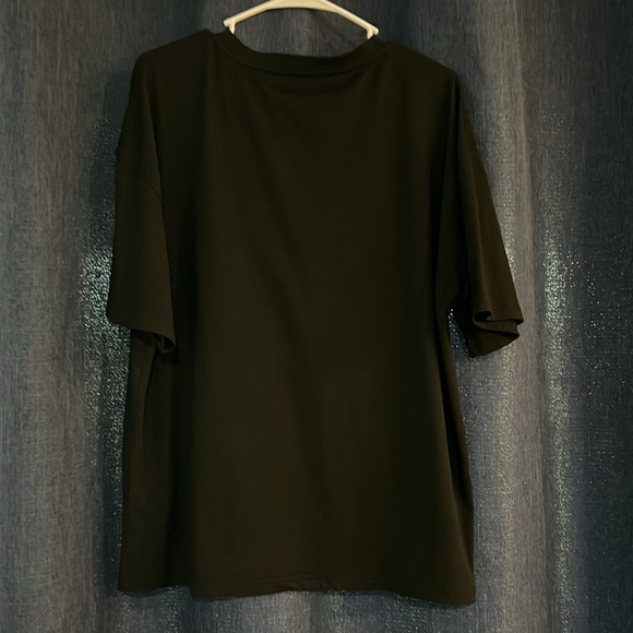 Over sized women’s shirt size Medium - Picture 3 of 4